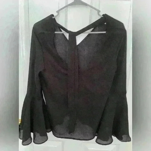 💜 Versatile Black Long Sleeve Semi-Sheer Top - Picture 1 of 4